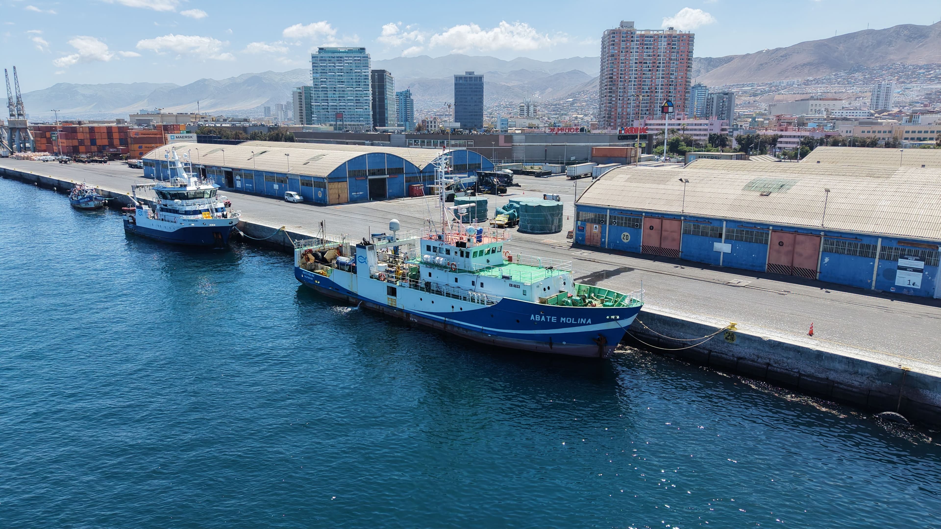 Investigación científica: dos buques clave del país conectan logística y conocimiento oceánico en Puerto Antofagasta