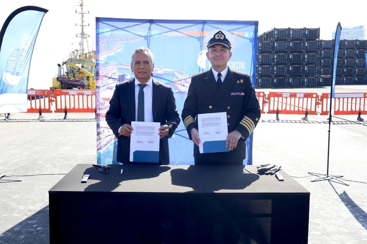 Puerto Antofagasta y CIMAR firman convenio para incorporar navegación simulada al desarrollo portuario