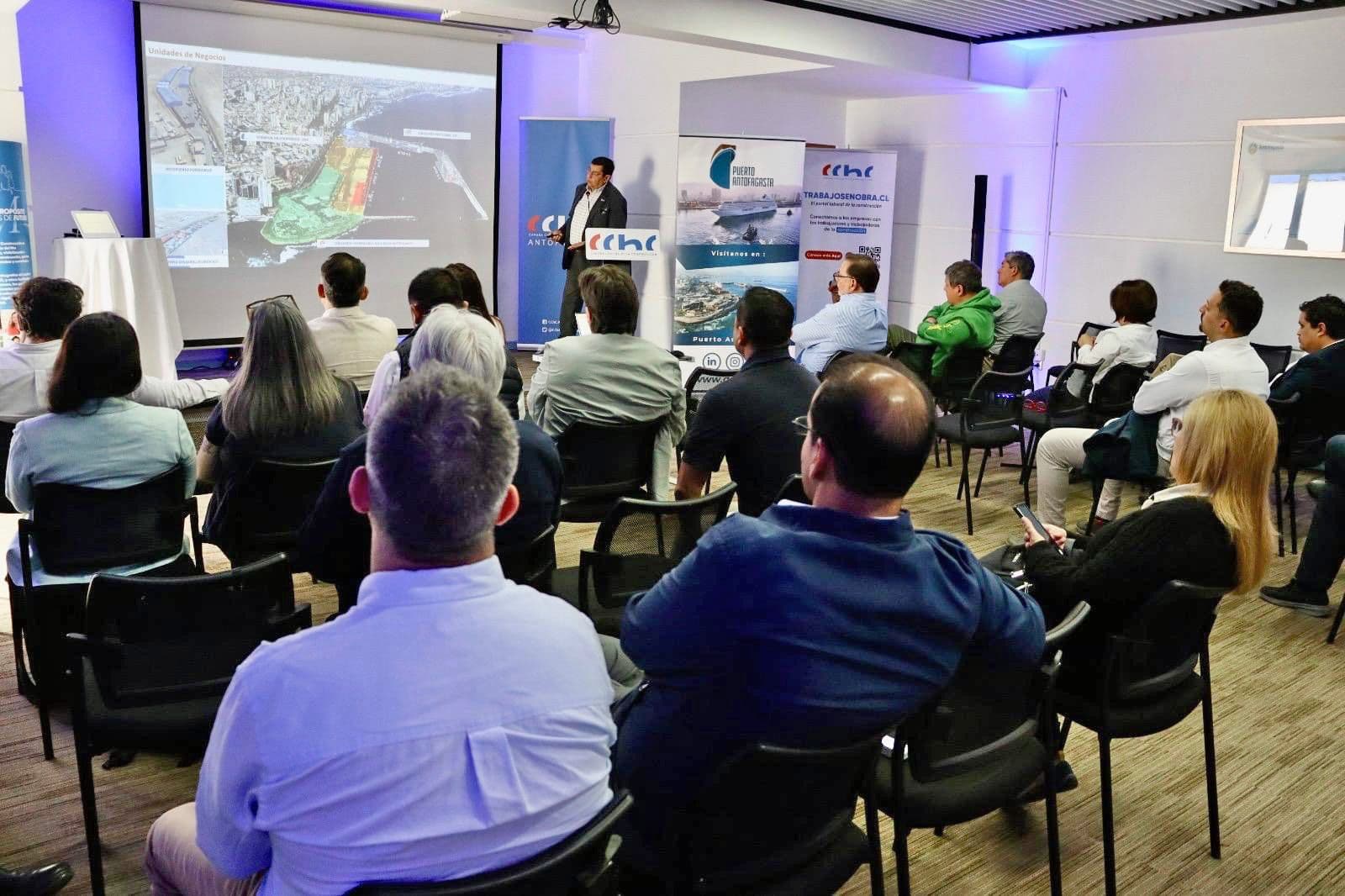 Puerto Antofagasta presenta avances del Plan Maestro y la Zona Logística La Negra ante la CChC Antofagasta
