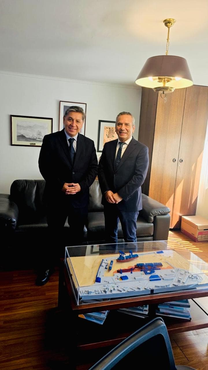 Puerto Antofagasta presentó sus proyectos estratégicos al diputado Carlo Arqueros