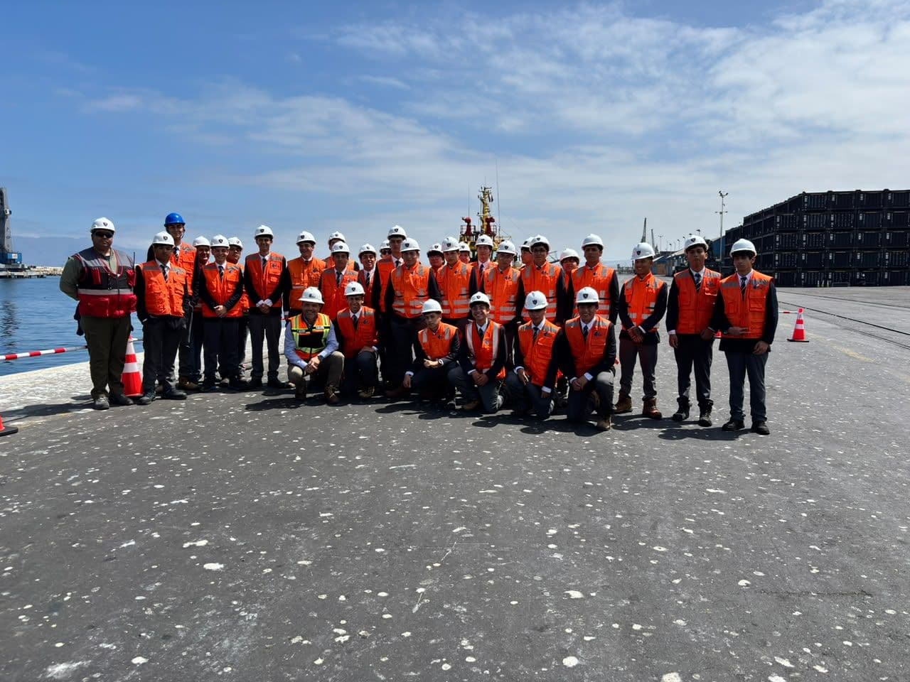 Estudiantes del Colegio Don Bosco conocen el quehacer de Puerto Antofagasta