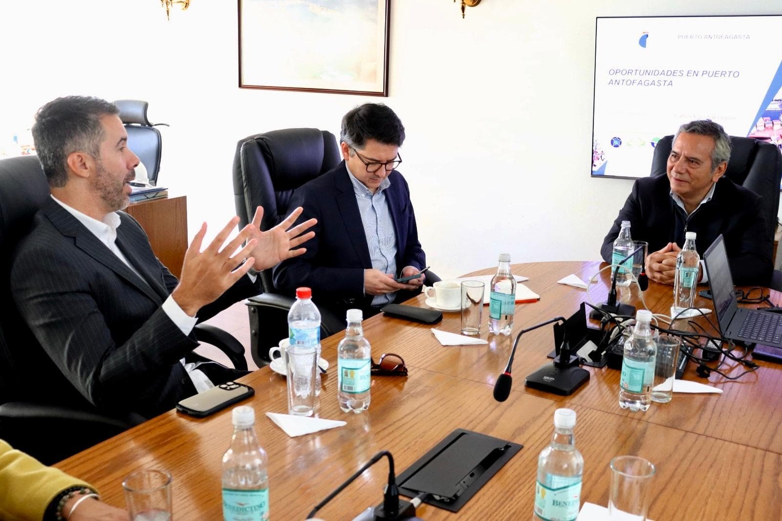 Puerto Antofagasta recibe visita de JBS Seara e InvestChile para explorar oportunidades de inversión en el norte de Chile